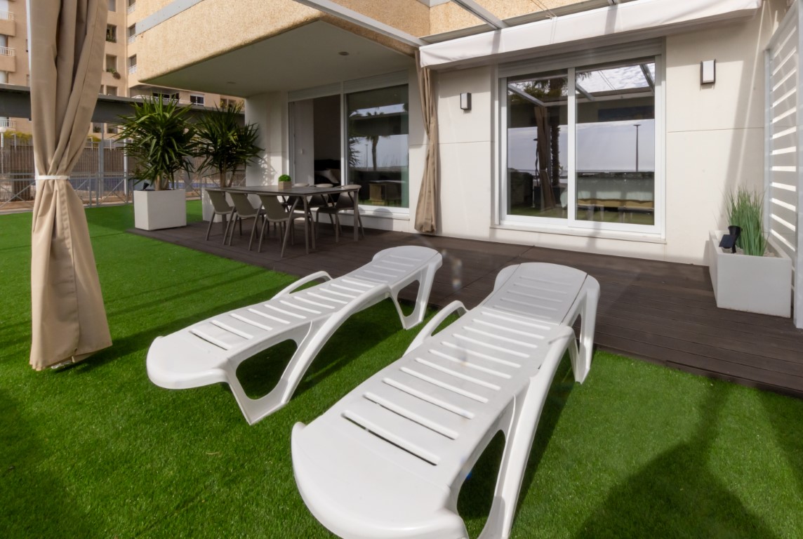 Vivienda Senior Frente al Mar con Terraza Frontal, Apartamento C