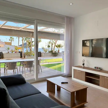 Vivienda Senior Frente al Mar con Terraza Lateral, Apartamento E